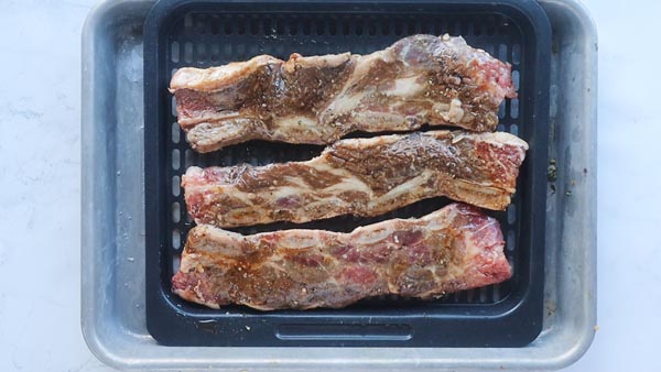 marinated ribs on an air fryer tray