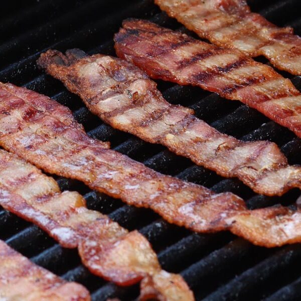 Bacon pan for grill outlet