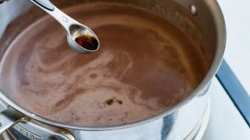 adding vanilla extract to keto hot cocoa