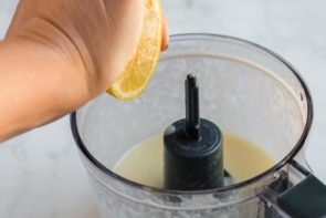 add lemon juice to toum