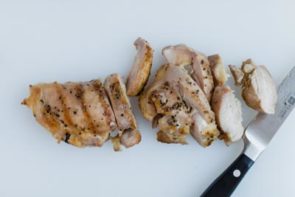 chicken sliced on cutting board