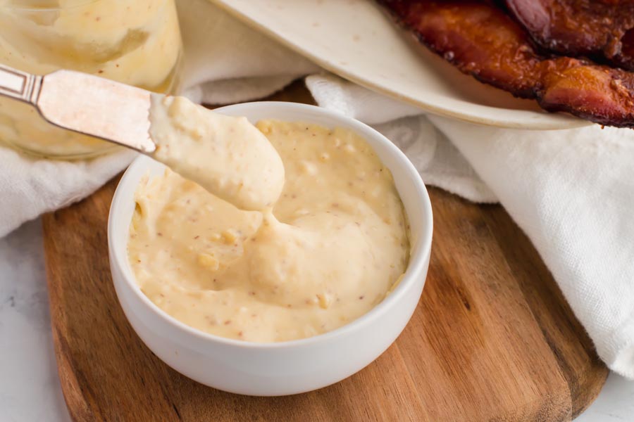 bacon mayo dipping knife to spread