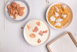 Breading chicken pieces with pork panko.