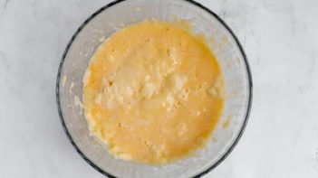 mix in egg to mozzarella cheese