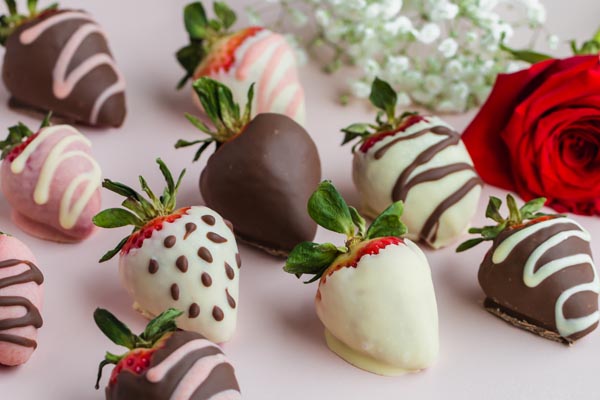 decorated chocolate covered strawberries with roses