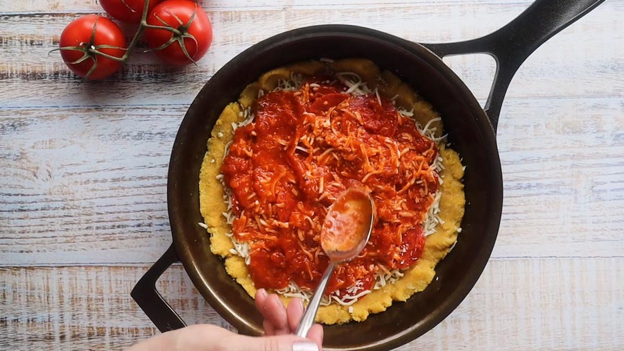 Menu Musings of a Modern American Mom: Black Iron Skillet Deep Dish Pizza