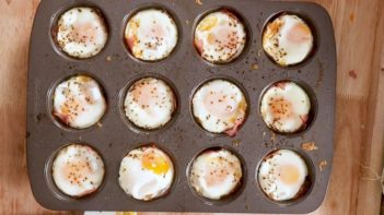 12 baked eggs in a muffin tin