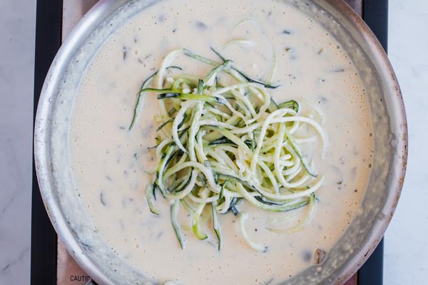 zoodles in alfredo sauce