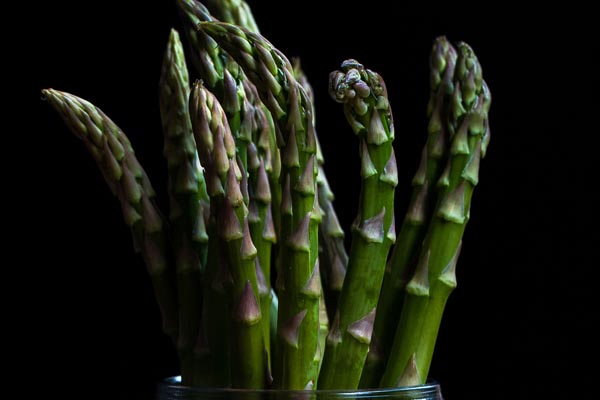 asparagus stored in a mason jar upright