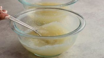 whisk jello in a bowl