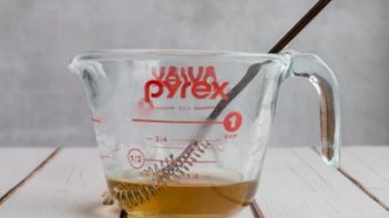 rum and keto sweetener in a pyrex glass
