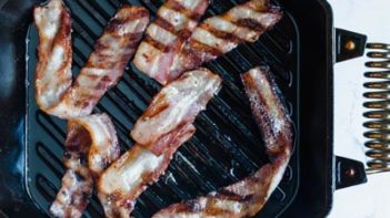 cooking bacon in cast iron skillet