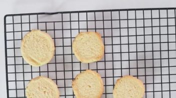 circle shaped cookies on a wire rack
