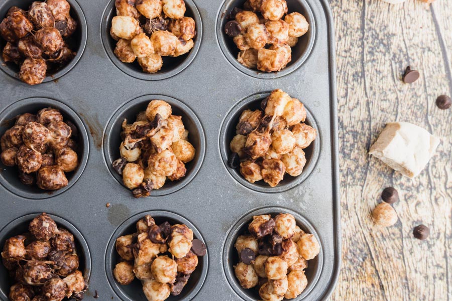 a tray filled with smores snacks