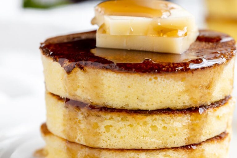 Fluffy Soufflé Keto Pancakes (only 1 g net carb!)
