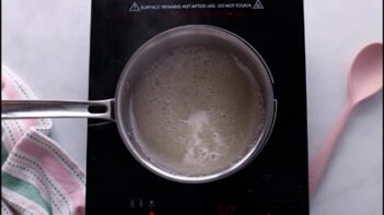 A second batch of agar agar being heated to create the clear gelatin layer.