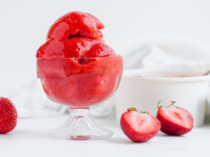 https://www.ketofocus.com/wp-content/uploads/strawberry-sorbet-1-800x600.jpg