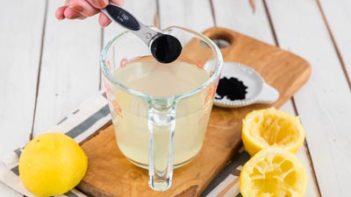 adding charcoal to lemonade