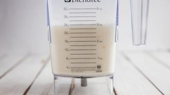 creamy keto frozen lemonade in a blender