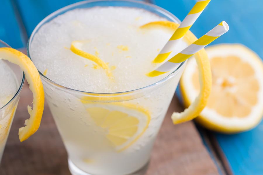 closeup of a keto vodka lemonade blended drink with a lemon slice